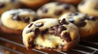 Biscotti con Ripieno di Cheesecake e Gocce di Cioccolato