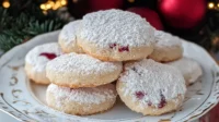 Biscotti Neve alle Mandorle Ripieni di Lamponi