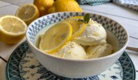 Un delizioso piatto di Crema fredda al limone