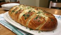 Un delizioso piatto di Easy Garbage Bread