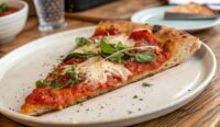 Un delizioso piatto di Scaccia ragusana