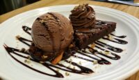Un delizioso piatto di Double Chocolate Ice Cream