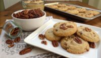 Un delizioso piatto di Butter Pecan Cookies