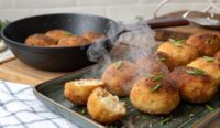 Un delizioso piatto di Crocchette di patate al forno