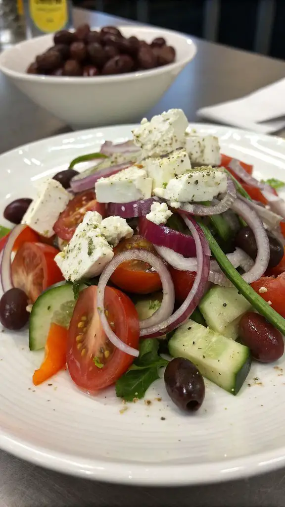 Preparazione passo-passo di INSALATA GRECA CLASSICA