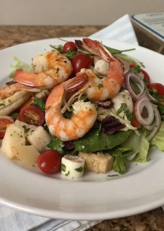 Un delizioso piatto di Insalata di mare: Ricetta perfetta e Trucchi con foto passo passo