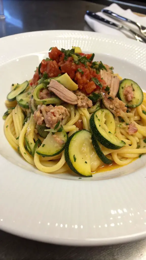 Preparazione passo-passo di Pasta Zucchine e Tonno