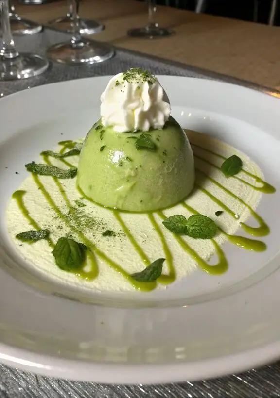 Un delizioso piatto di Mousse al mojito
